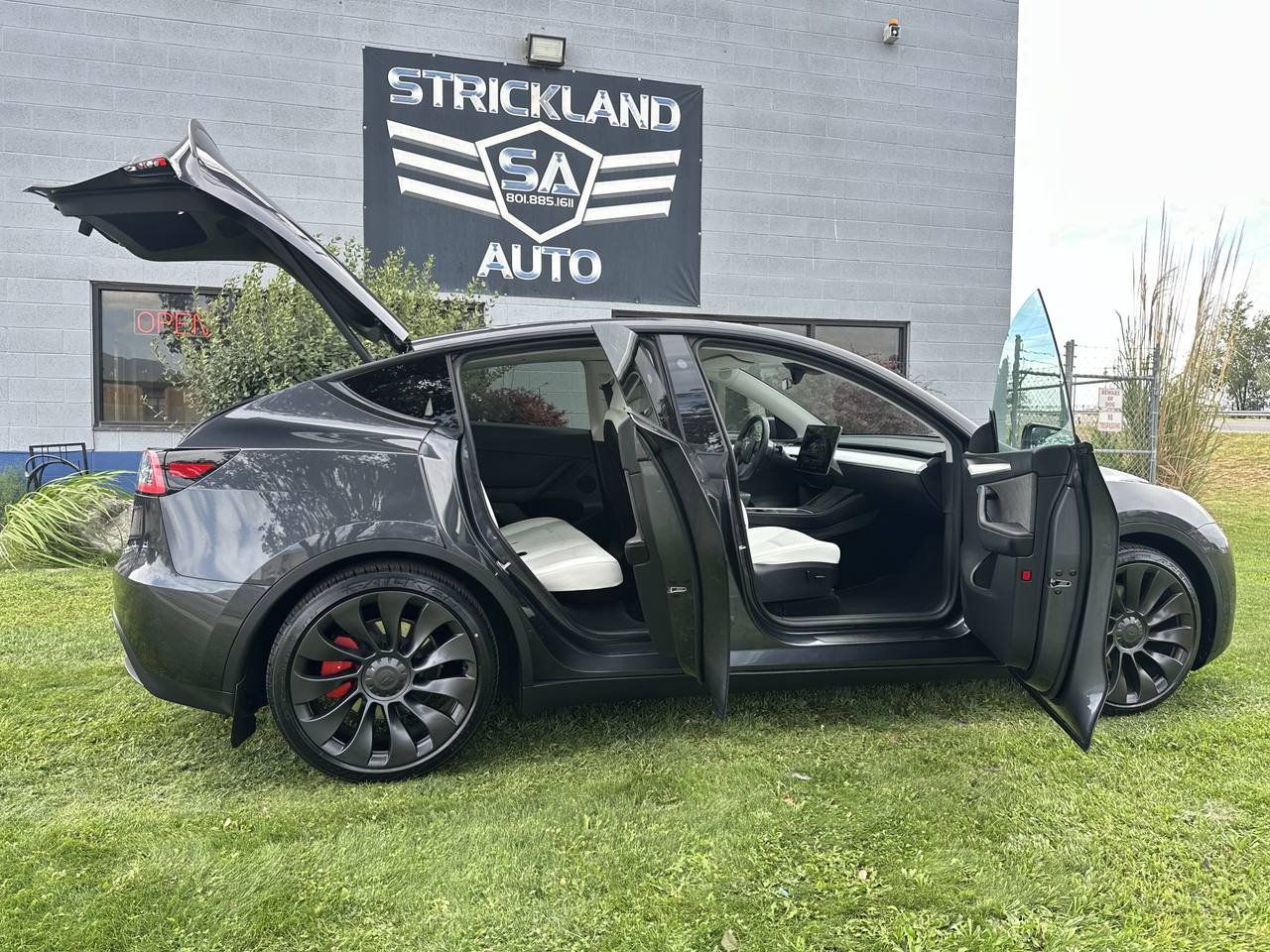 Used 2025 Tesla Model Y Performance AWD/4WD image 26