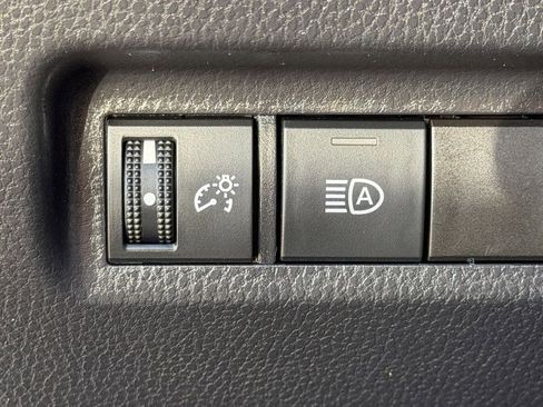 Used 2025 Toyota RAV4 XLE FWD image 25