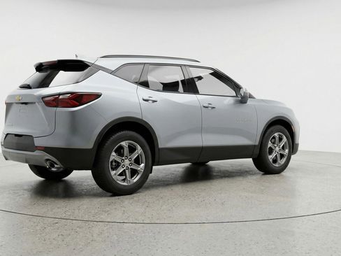 Used 2025 Chevrolet Blazer LT image 9