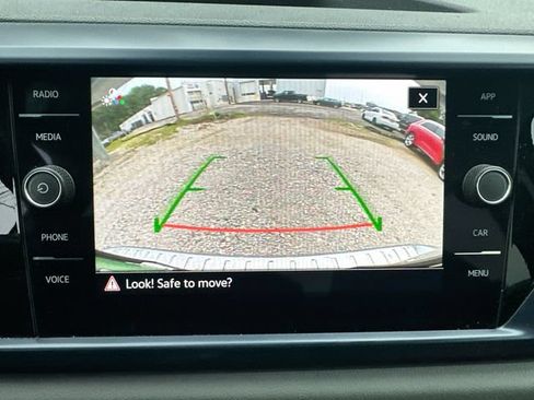 Used 2023 Volkswagen Taos SE w/ Panoramic Sunroof Package FWD image 17