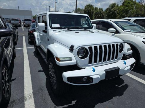 Used 2022 Jeep Wrangler Unlimited Sahara AWD/4WD image 3