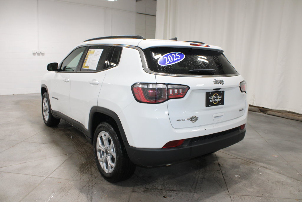 Used 2025 Jeep Compass Latitude AWD/4WD image 7