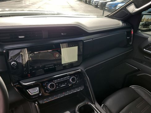 Used 2024 GMC Sierra 1500 AT4X image 23