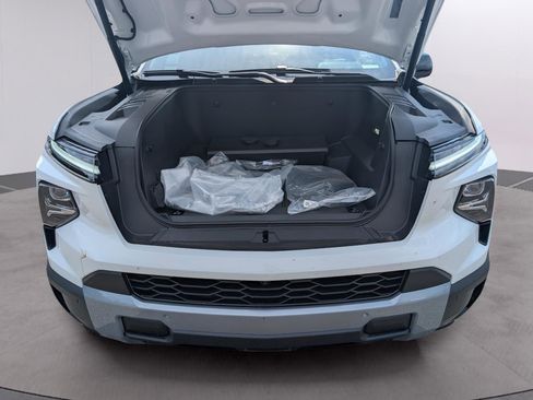 New 2025 Chevrolet Silverado EV LT image 32