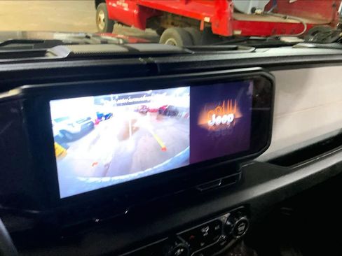 Used 2024 Jeep Wrangler Sport S image 27