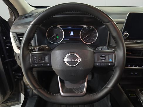 Used 2025 Nissan Rogue SV image 15