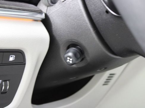 Used 2022 Jeep Grand Cherokee Overland w/ Luxury Tech Group IV image 44