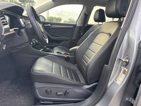 Used 2024 Volkswagen Jetta SE FWD image 5