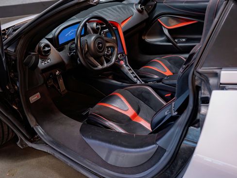 Used 2020 McLaren 720S Spider image 9