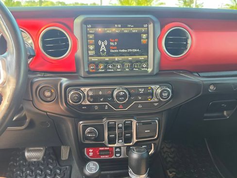 Used 2022 Jeep Wrangler Unlimited Rubicon w/ Steel Bumper Group AWD/4WD image 22