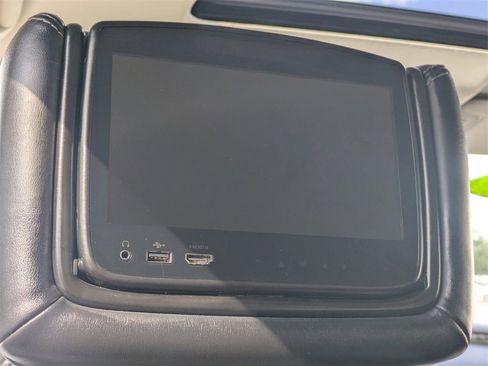 Used 2023 Nissan Armada Platinum w/ Captain's Chairs Package image 16