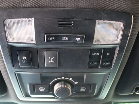Used 2019 Toyota Tacoma TRD Off-Road AWD/4WD image 38