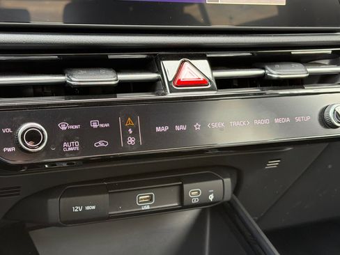 Used 2023 Kia Niro SX image 21