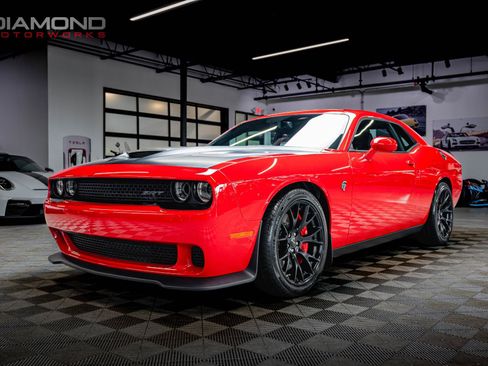 Used 2015 Dodge Challenger SRT Hellcat RWD image 15