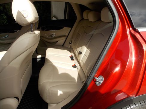 Used 2019 Mercedes-Benz GLC 300 image 8