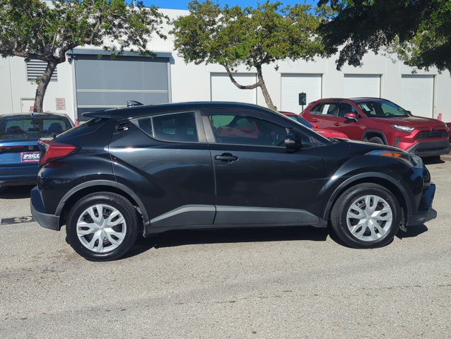 Used 2019 Toyota C-HR LE FWD image 4