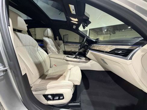 Used 2020 BMW 750i xDrive w/ Executive Package image 12