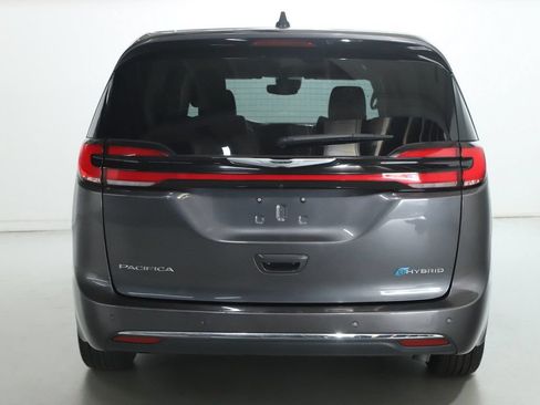 Used 2023 Chrysler Pacifica Touring-L FWD image 41