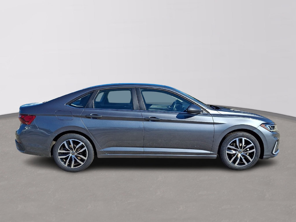 Used 2025 Volkswagen Jetta SE FWD image 7
