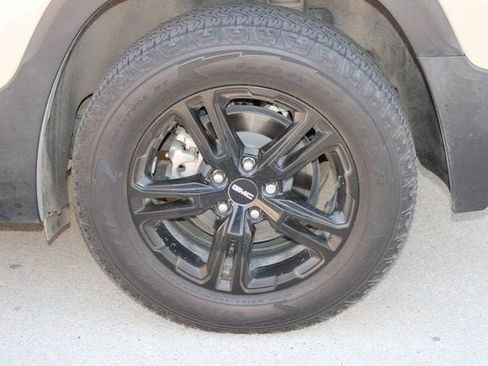 Used 2023 GMC Terrain AT4 w/ Tech Package image 30