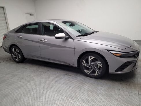 Used 2025 Hyundai Elantra SEL image 11