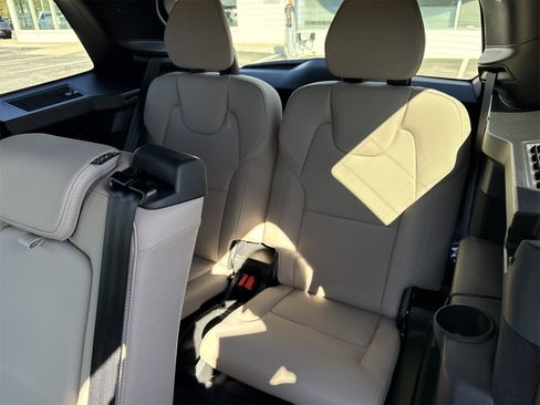 New 2026 Volvo XC90 B6 Plus w/ Protection Package Premier AWD/4WD image 15