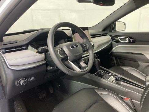 Used 2025 Jeep Compass Limited AWD/4WD image 15