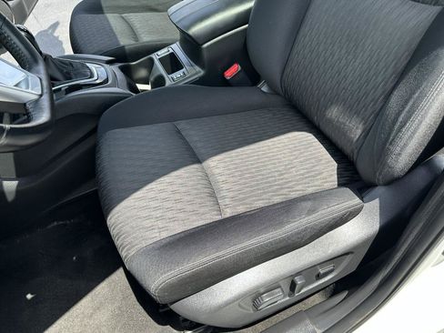 Used 2017 Nissan Rogue SV AWD/4WD image 28