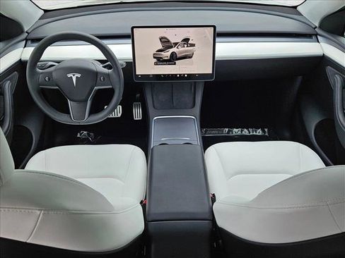 Used 2024 Tesla Model Y Performance image 19