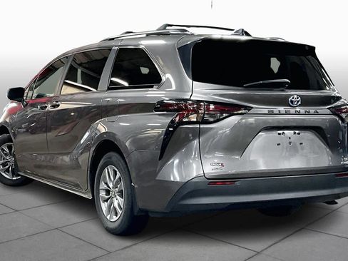 Certified 2024 Toyota Sienna LE image 11