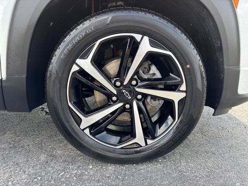Used 2023 Chevrolet TrailBlazer RS w/ Convenience Package FWD image 9