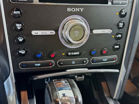 Used 2017 Ford Explorer Platinum image 24