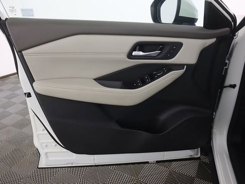 Used 2023 Nissan Rogue SL w/ SL Premium Package image 25