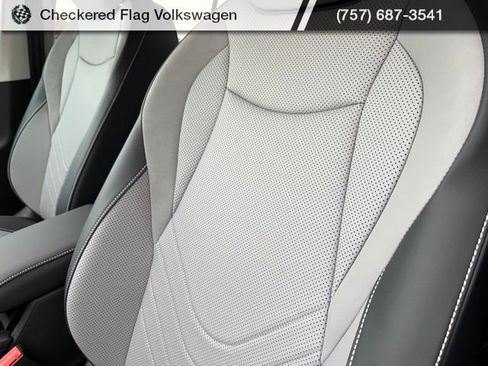 New 2026 Volkswagen Tiguan SE image 21