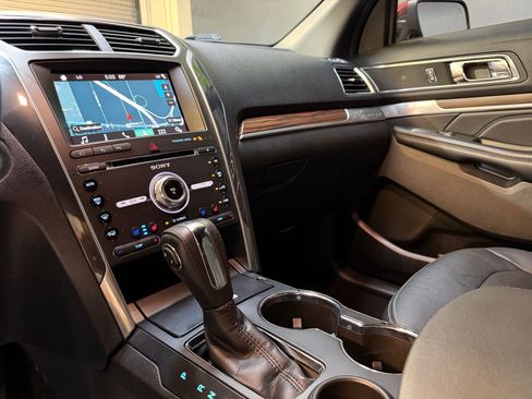 Used 2018 Ford Explorer Limited w/ Equipment Group 301A FWD image 28