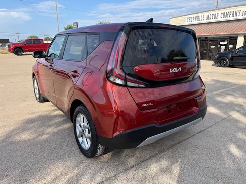Used 2023 Kia Soul LX w/ LX Technology Package FWD image 5