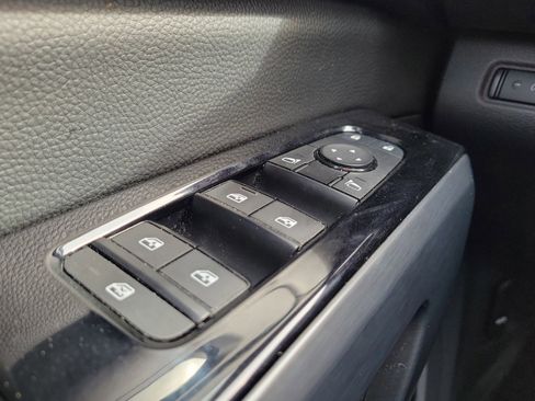 Used 2023 Nissan Pathfinder SL AWD/4WD image 18