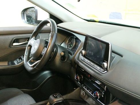 Used 2021 Nissan Rogue SV image 10