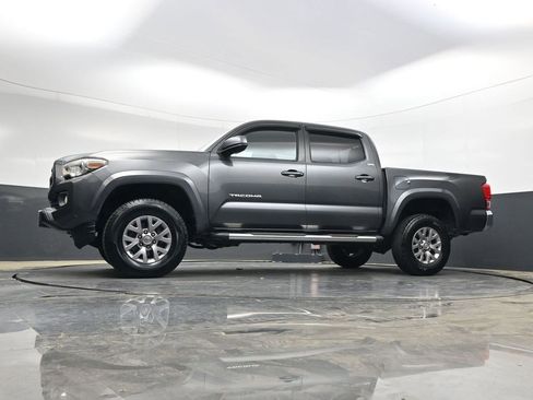 Used 2016 Toyota Tacoma SR5 w/ SR5 Appearance Package (SN) image 27