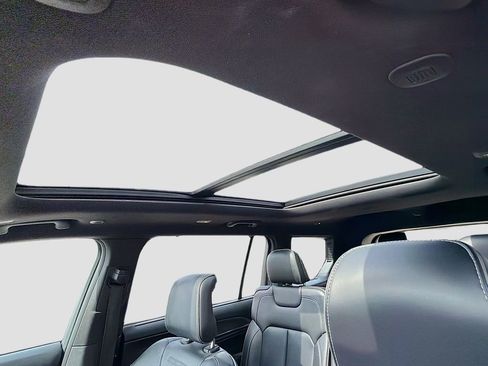 Used 2021 Jeep Grand Cherokee L Overland w/ Luxury Tech Group IV image 31