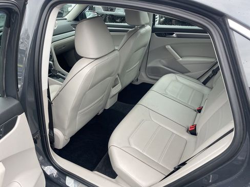Used 2016 Volkswagen Passat 1.8T R-Line image 20