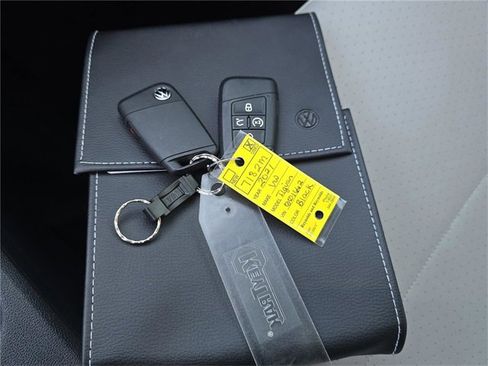 Used 2021 Volkswagen Tiguan SEL image 23