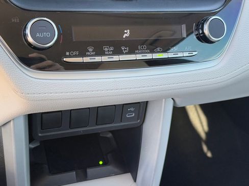 Used 2025 Toyota Corolla Cross LE image 23