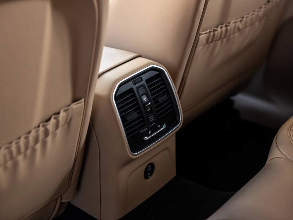 Certified 2026 Porsche Macan AWD/4WD image 31