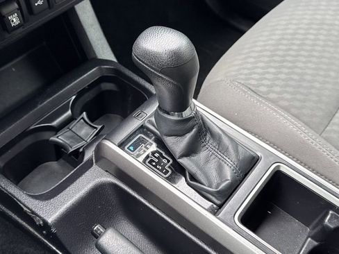 Used 2022 Toyota Tacoma SR5 w/ Technology Package RWD image 9