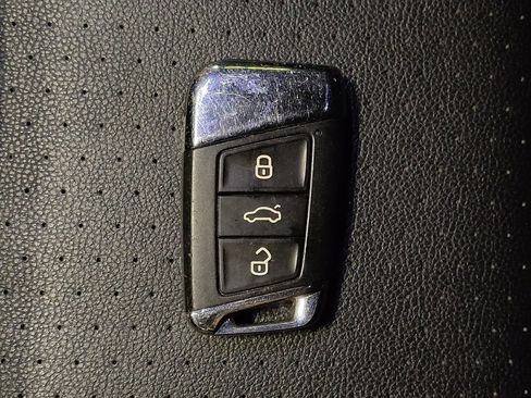 Used 2023 Volkswagen Atlas SE image 32