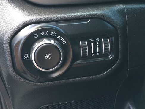 Used 2020 Jeep Wrangler Unlimited Sahara w/ Uconnect 4C Nav & Sound Group AWD/4WD image 19
