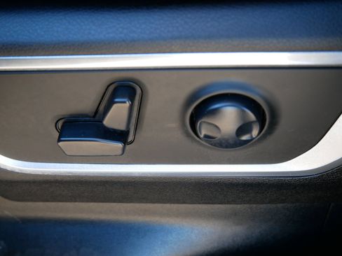 Used 2023 RAM 1500 Laramie AWD/4WD image 19