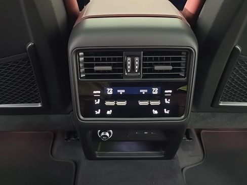 Used 2025 Porsche Cayenne S AWD/4WD image 26