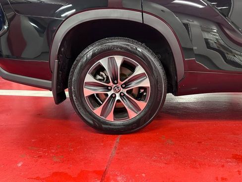 Certified 2022 Toyota Highlander XLE image 25